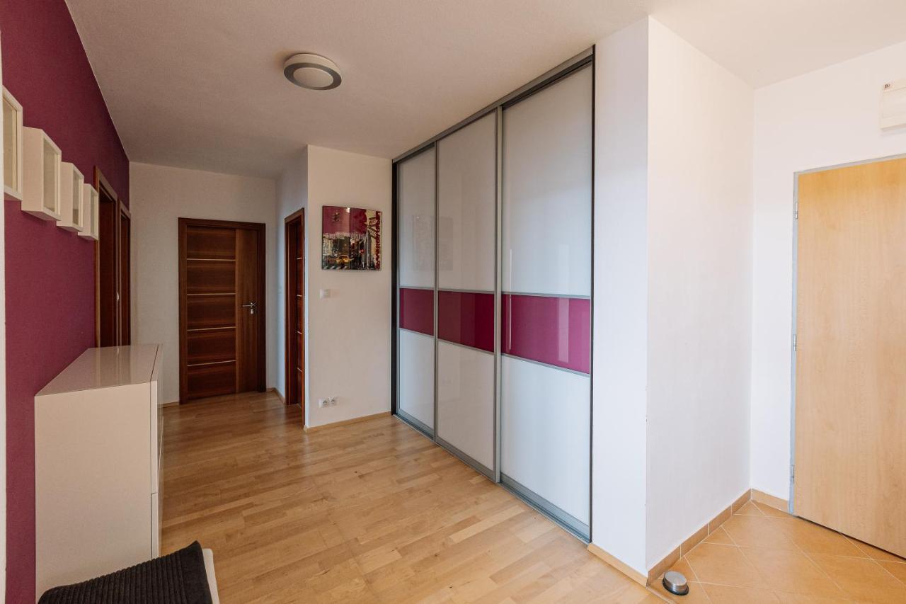 Apartment Family Bratislava Parking Slot Included! المظهر الخارجي الصورة