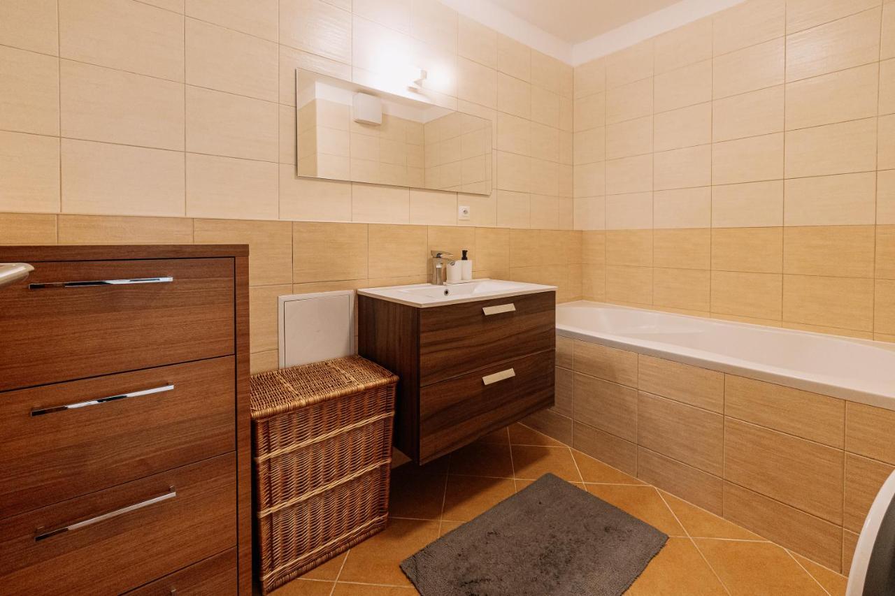 Apartment Family Bratislava Parking Slot Included! المظهر الخارجي الصورة