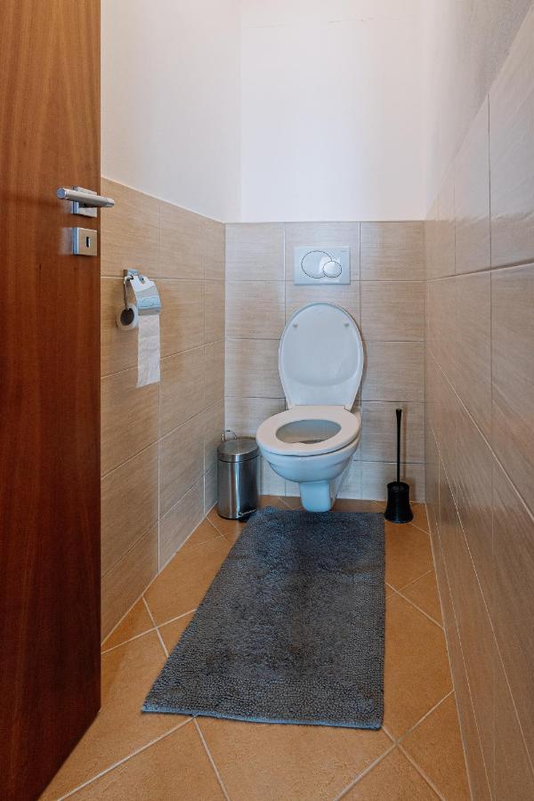 Apartment Family Bratislava Parking Slot Included! المظهر الخارجي الصورة