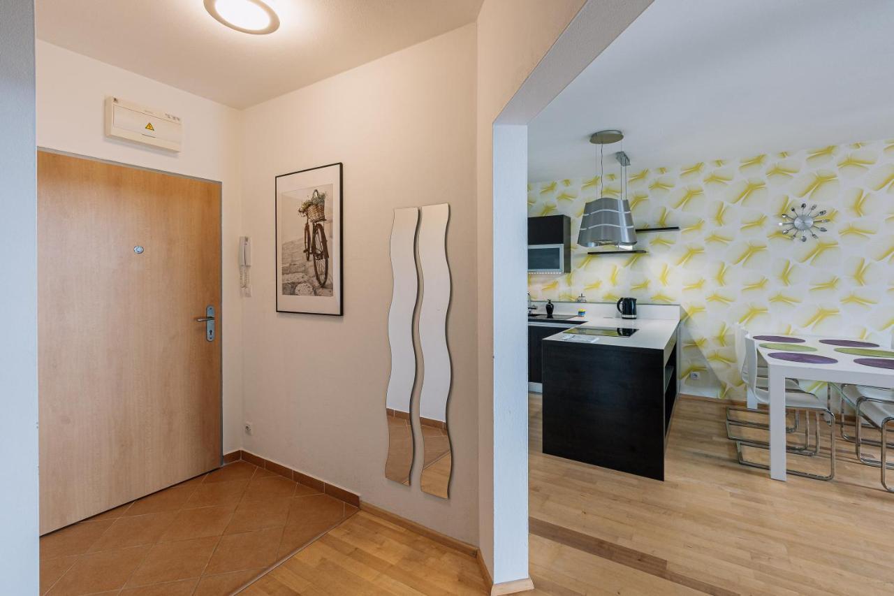 Apartment Family Bratislava Parking Slot Included! المظهر الخارجي الصورة