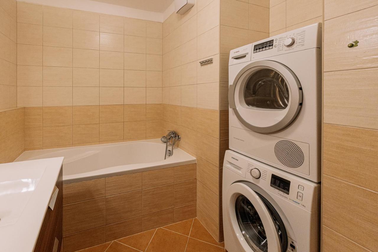 Apartment Family Bratislava Parking Slot Included! المظهر الخارجي الصورة